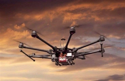 Kakšne so funkcije prenosne opreme za motenje dronov